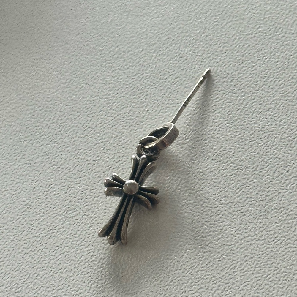 chrome heart single earring